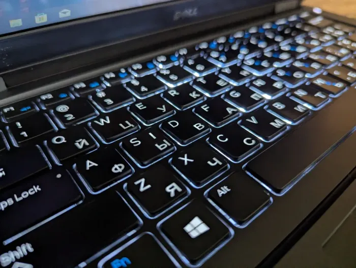 Нетбук Б-клас Dell Latitude E5250 / 12.5" (1366x768) TN / Intel Core i5-4210U (2 (4) ядра по 1.7 - 2.7 GHz) / 8 GB DDR3 / 240 GB SSD / Intel HD Graphics 4400 / WebCam / Windows 10 б/в - зображення 6