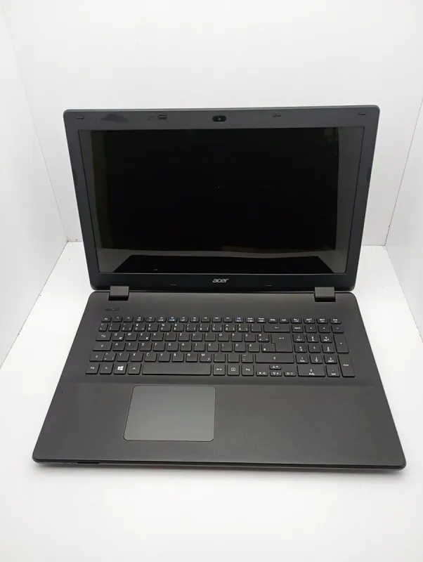 Ноутбук Acer Aspire ES1-711 / 17.3" (1600x900) TN / Intel Celeron N2940 (4 ядра по 1.83 - 2.25 GHz) / 4 GB DDR3 / 120 GB SSD / Intel HD Graphics / WebCam б/в - зображення 2