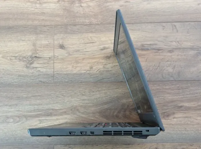 Ноутбук Б-клас Lenovo ThinkPad T560 / 15.6" (1920x1080) IPS / Intel Core i5-6300U (2 (4) ядра по 2.4 - 3.0 GHz) / 16 GB DDR3 / 128 GB SSD / Intel HD Graphics 520 / WebCam / HDMI б/в - зображення 5