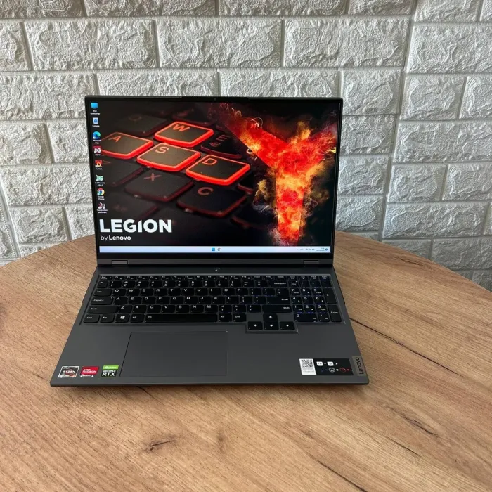 Ігровий ноутбук Lenovo Legion 5 Pro 16ACH6H / 16" (2560x1600) IPS / AMD Ryzen 7 5800H (8 (16) ядер по 3.2 - 4.4 GHz) / 16 GB DDR4 / 512 GB SSD / nVidia GeForce RTX 3070, 8 GB GDDR6, 256-bit / WebCam б/в - зображення 2
