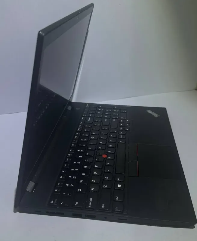 Ультрабук Lenovo ThinkPad T590 / 15.6" (1920x1080) IPS / Intel Core i5-8365U (4 (8) ядра по 1.6 - 4.1 GHz) / 16 GB DDR4 / 256 GB SSD / nVidia GeForce MX250, 2 GB GDDR5, 64-bit / WebCam / Win 11 Pro б/в - зображення 3