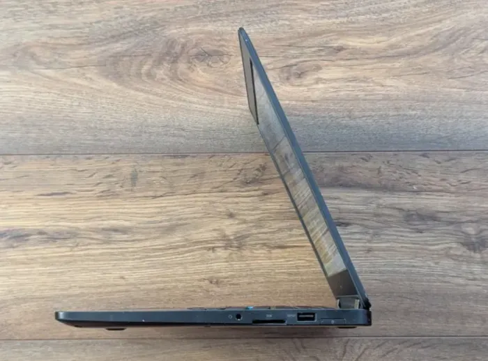 Ультрабук Dell Latitude E7470 / 14" (1920x1080) IPS / Intel Core i7-6600U (2 (4) ядра по 2.6 - 3.4 GHz) / 8 GB DDR4 / 128 GB SSD / Intel HD Graphics 520 / HDMI / WebCam / Windows 11 б/в - зображення 5