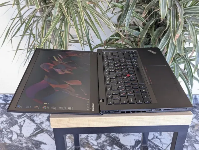 Ноутбук Б-клас Lenovo ThinkPad T440s / 14" (1600x900) TN / Intel Core i5-4300U (2 (4) ядра по 1.9 - 2.9 GHz) / 8 GB DDR3 / 128 GB SSD / Intel HD Graphics 4400 / WebCam б/в - зображення 9