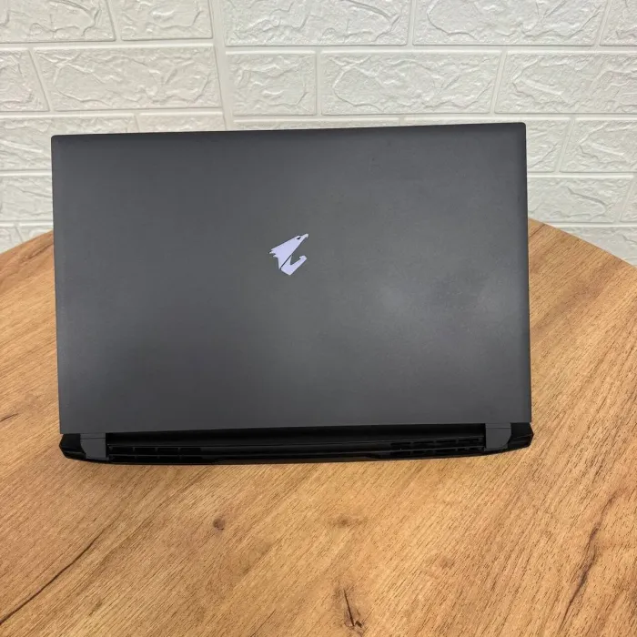 Ігровий ноутбук Б-клас Gigabyte Aorus 15P YD / 15.6" (1920x1080) IPS / Intel Core i7-11800H (8 (16) ядер по 2.3 - 4.6 GHz) / 32 GB DDR4 / 1000 GB SSD / nVidia GeForce RTX 3080, 16 GB GDDR6, 256-bit / WebCam б/в - зображення 3