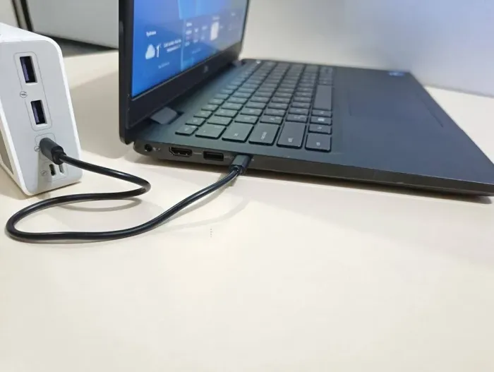 Ультрабук Dell Latitude 3420 / 14" (1366x768) TN / Intel Core i5-1135G7 (4 (8) ядра по 2.4 - 4.2 GHz) / 16 GB DDR4 / 512 GB SSD / Intel Iris Xe Graphics / WebCam / Windows 11 Pro б/в - зображення 4