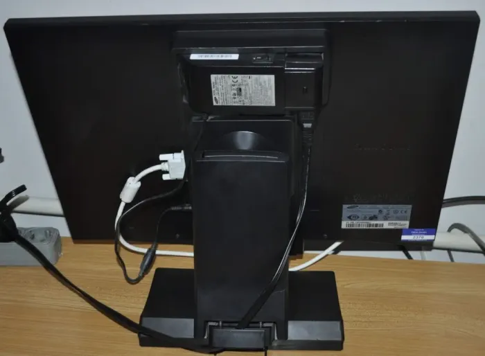 Монітор Б-клас Samsung SyncMaster S22A450BW/22" (1680x1050) TN/VGA, DVI/VESA 100x100 + Кабелі (VGA або DVI на вибір), блок живлення та кабель живлення б/в - зображення 12