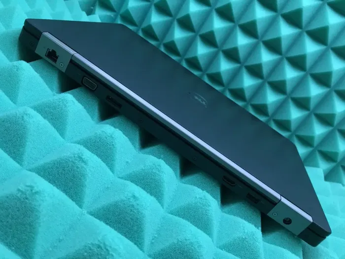 Ноутбук Б-клас Dell Latitude E5570 / 15.6" TN / Core i5-6440HQ (4 ядра по 2.6-3.5GHz) / 8GB DDR4 / 256GB SSD / HD Graphics 530 / WebCam / HDMI / Win 10 б/в - зображення 9