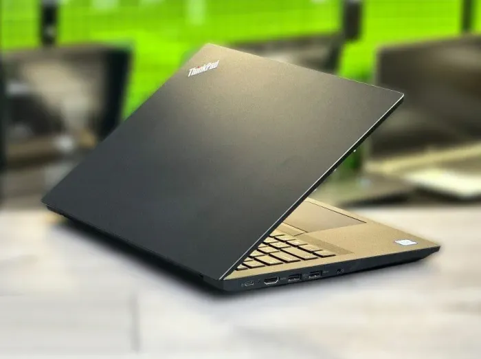 Ноутбук Б-клас Lenovo ThinkPad E480 / 14" (1920x1080) IPS / Intel Core i5-8250U (4 (8) ядра по 1.6 - 3.4 GHz) / 12 GB DDR4 / 256 GB SSD M.2 / Intel UHD Graphics 620 / WebCam / Win 10 Pro б/в - зображення 4