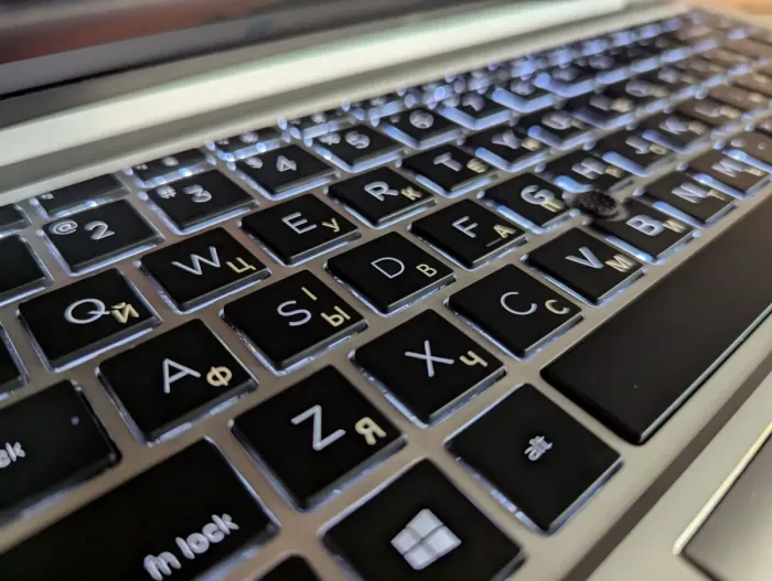 Ультрабук HP EliteBook 840 G8 / 14" (1920x1080) IPS / Intel Core i5-1145G7 (4 (8) ядра по 2.6 - 4.4 GHz) / 16 GB DDR4 / 480 GB SSD / Intel Iris Xe Graphics / TouchID / WebCam / Windows 10 б/в - зображення 6