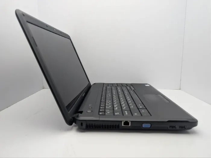 Ноутбук Б-клас Lenovo G550 / 15.6" (1366x768) TN / Intel Pentium T4300 (2 ядра по 2.1 GHz) / 6 GB DDR3 / 250 GB HDD / Intel Graphics / WebCam / DVD-ROM б/в - зображення 4