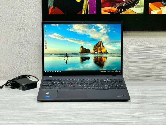 Ноутбук Lenovo ThinkPad T16 Gen 1 / 16" (1920x1200) IPS / Intel Core i5-1235U (10 (12) ядер по 3.3 - 4.4 GHz) / 32 GB DDR4 / 512 GB SSD M.2 / Intel Iris Xe Graphics / WebCam / Win 10 Pro б/в - зображення 2