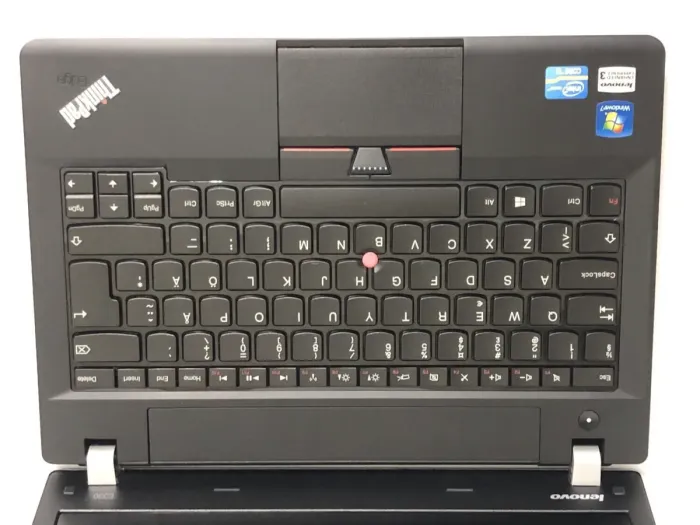 Ноутбук Lenovo ThinkPad Edge E330 / 13" (1366x768) TN / Intel Core i3-3110M (2 (4) ядра по 2.4 GHz) / 4 GB DDR3 / 320 GB HDD / Intel HD Graphics 4000 / WebCam б/в - зображення 8