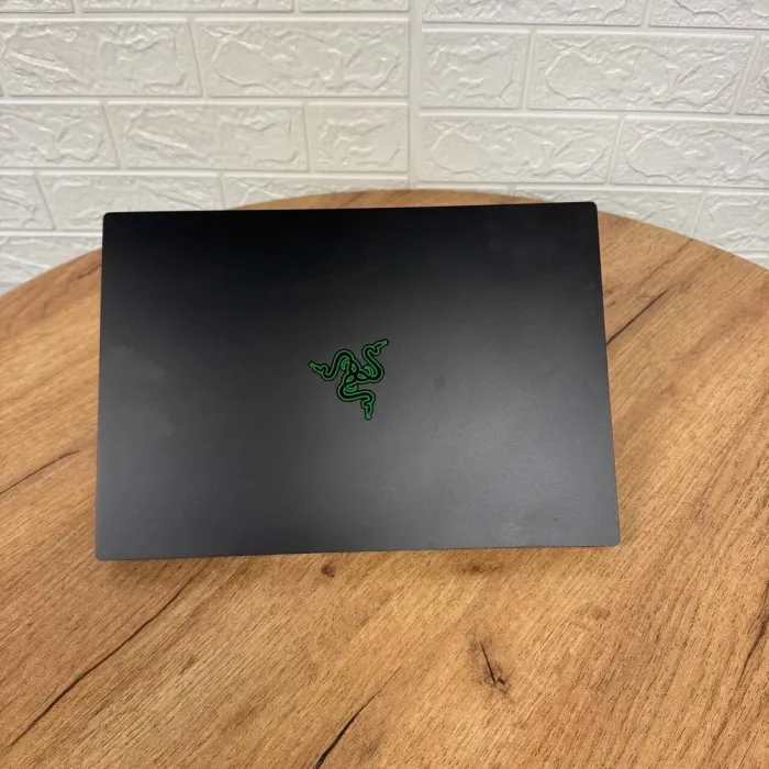 Ігровий ноутбук Razer Blade 14 RZ09-0370 / 14" (2560x1440) IPS / AMD Ryzen 9 5900HX (8 (16) ядер по 3.3 - 4.6 GHz) / 16 GB DDR4 / 1000 GB SSD NVMe / nVidia GeForce RTX 3070, 8 GB GDDR6, 256-bit / WebCam б/в - зображення 3