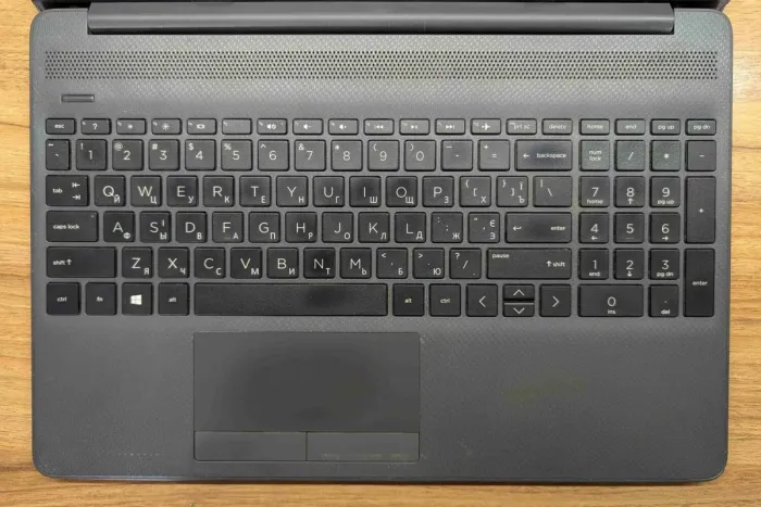 Ноутбук HP 255 G8 / 15.6" (1920x1080) IPS / AMD Ryzen 3 3250U (2 (4) ядра по 2.6 - 3.5 GHz) / 16 GB DDR4 / 512 GB SSD / AMD Radeon Vega 3 Graphics / WebCam / Windows 10 б/в - зображення 3