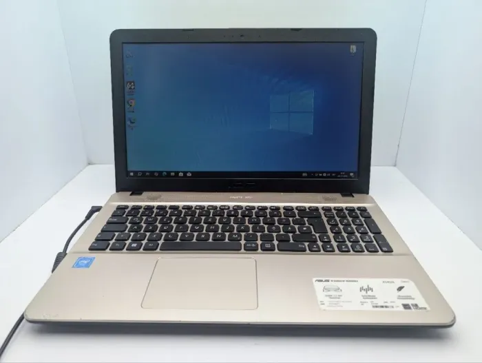 Ноутбук Asus X541N / 15.6" (1366x768) TN / Intel Celeron N3350 (2 ядра по 1.1 - 2.4 GHz) / 4 GB DDR3 / 120 GB SSD / Intel HD Graphics 500 / WebCam / DVD-ROM б/в - зображення 2