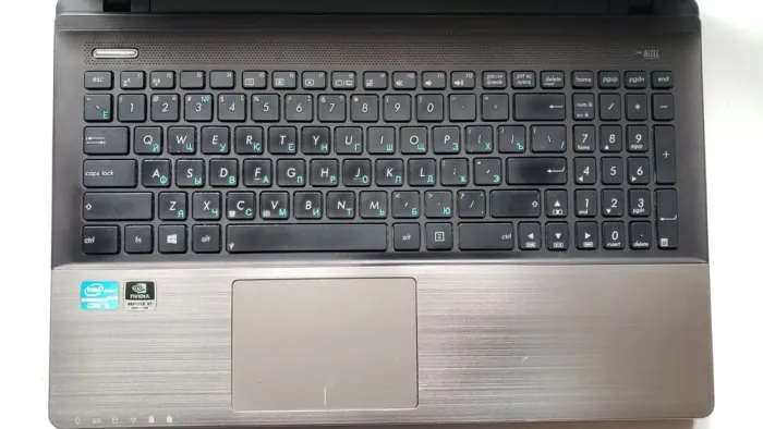 Ноутбук Asus K55Vm / 15.6" (1366x768) TN / Intel Core i3-3110M (2 (4) ядра по 2.4 GHz) / 8 GB DDR3 / 256 GB SSD / nVidia GeForce GT 630M, 2 GB GDDR5, 128-bit / WebCam б/в - зображення 3