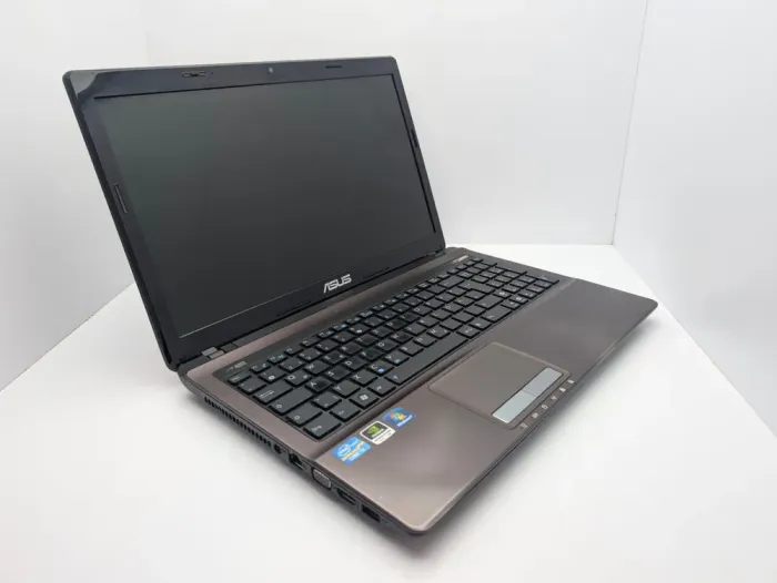 Ноутбук Asus X53S / 15.6" (1366x768) TN / Intel Core i3-2310M (2 (4) ядра по 2.1 GHz) / 6 GB DDR3 / 320 GB HDD / nVidia GeForce GT 520M, 1GB DDR3, 64-bit / WebCam б/в - зображення 3