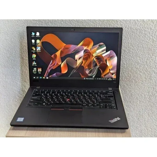 Ультрабук Lenovo ThinkPad T480 / 14" (1920x1080) TN Touch / Intel Core i5-8350U (4 (8) ядра по 1.7 - 3.6 GHz) / 8 GB DDR4 / 128 GB SSD / Intel UHD Graphics 620 / WebCam б/в - зображення 2