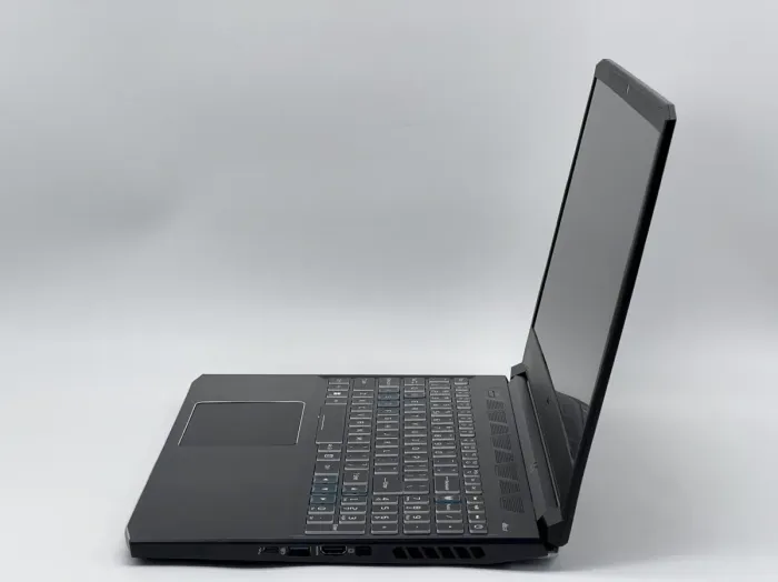 Ігровий ноутбук Б-класу Acer Predator Helios 300 PH315-54-760s / 15.6" (1920x1080) IPS / Intel Core i7-11800H (8 (16) ядер по 2.3 - 4.6 GHz) / 16 GB DDR4 / 960 GB SSD / nVidia GeForce RTX 3060, 6 GB GDDR6, 192-bit / WebCam б/в - изображение 4