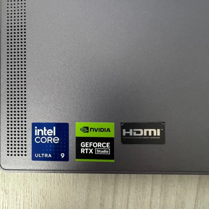 Ігровий ноутбук Б-класу MSI Creator 16 AI Studio A1VHG / 16" (3840x2400) IPS / Intel Core Ultra 9 185H (16 (22) ядер по 3,9 - 5,1 ГГц) / 32 ГБ DDR5 / 1000 ГБ SSD NVMe / nVidia GeForce RTX 4080, 12 ГБ GDDR6, 192-bit / WebCam б/в - зображення 8