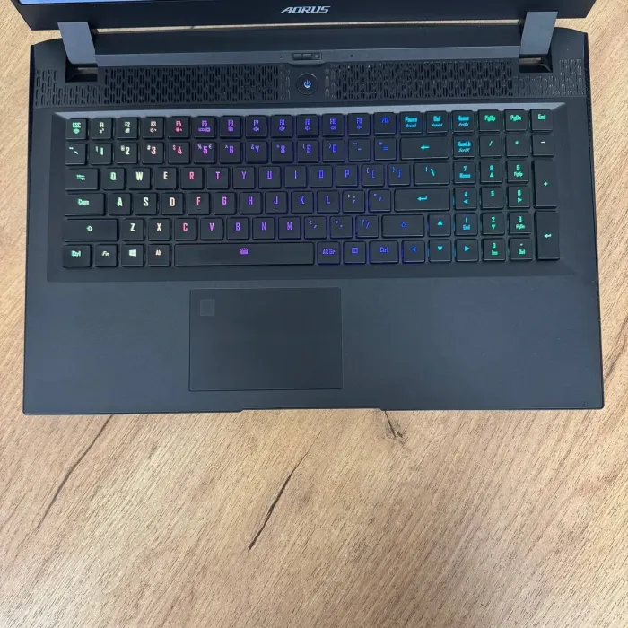 Ігровий ноутбук Б-клас Gigabyte Aorus 17G YD / 17.3" (1920x1080) IPS / Intel Core i7-11800H (8 (16) ядер по 2.3 - 4.6 GHz) / 32 GB DDR4 / 512 GB SSD / nVidia GeForce RTX 3080, 8 GB GDDR6, 256-bit / WebCam б/в - зображення 7