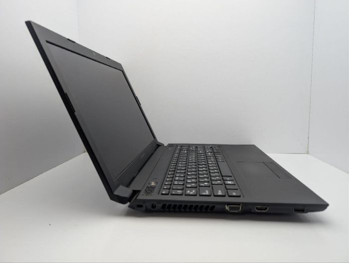 Ноутбук Lenovo B570e / 15.6" (1366x768) TN / Intel Core i3-2330M (2 (4) ядра по 2.2 GHz) / 8 GB DDR3 / 128 GB SSD / Intel HD Graphics 3000 / WebCam / DVD-ROM б/в - зображення 4