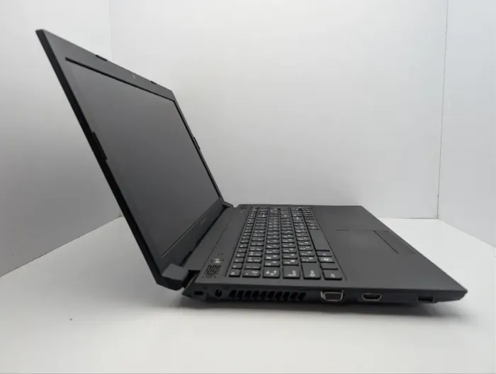 Ноутбук Lenovo B570e / 15.6" (1366x768) TN / Intel Core i3-2330M (2 (4) ядра по 2.2 GHz) / 8 GB DDR3 / 128 GB SSD / Intel HD Graphics 3000 / WebCam / DVD-ROM б/в - зображення 4