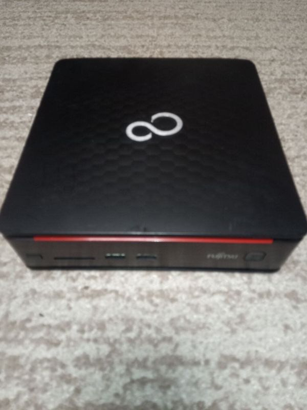 Неттоп Fujitsu Esprimo Q920 USFF / Intel Core i3-4130T (2 (4) ядра по 2.9 GHz) / 4 GB DDR3 / 120 GB SSD / Intel HD Graphics 4400 б/в - зображення 2