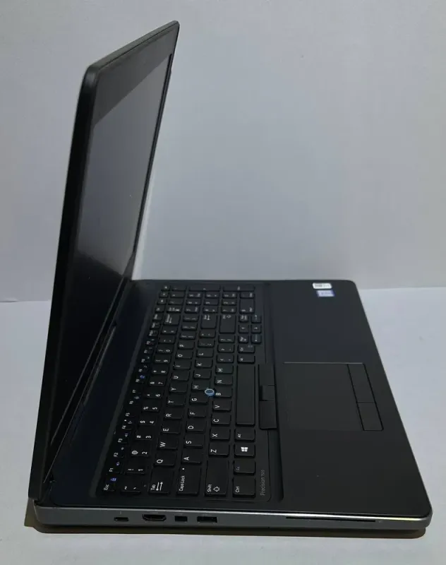 Мобільна робоча станція Dell Precision 7520 / 15,6" (1920x1080) IPS / Intel Core i7-7820HQ (4 (8) ядра по 2,9 - 3,9 ГГц) / 16 ГБ DDR4 / 256 ГБ SSD / nVidia Quadro M1200, 4 ГБ GDDR5, 128-біт / WebCam / Win 11 Pro б/в - зображення 4
