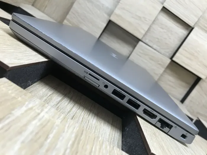 Ультрабук Б-клас Dell Latitude 5410 / 14" (1920x1080) IPS / Intel Core i5-10310U (4 (8) ядра по 1.7 - 4.4 GHz) / 8 GB DDR4 / 512 GB SSD M.2 / Intel UHD Graphics / WebCam / Windows 10 б/в - зображення 6