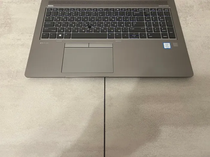 Мобільна робоча станція HP ZBook 15u G5 / 15.6" (1920x1080) IPS Touch / Intel Core i5-8350U (4 (8) ядра по 1.7 - 3.6 GHz) / 16 GB DDR4 / 256 GB SSD M.2 / AMD Radeon Pro WX 3100, 2 GB GDDR5, 128-bit / WebCam б/в - зображення 3