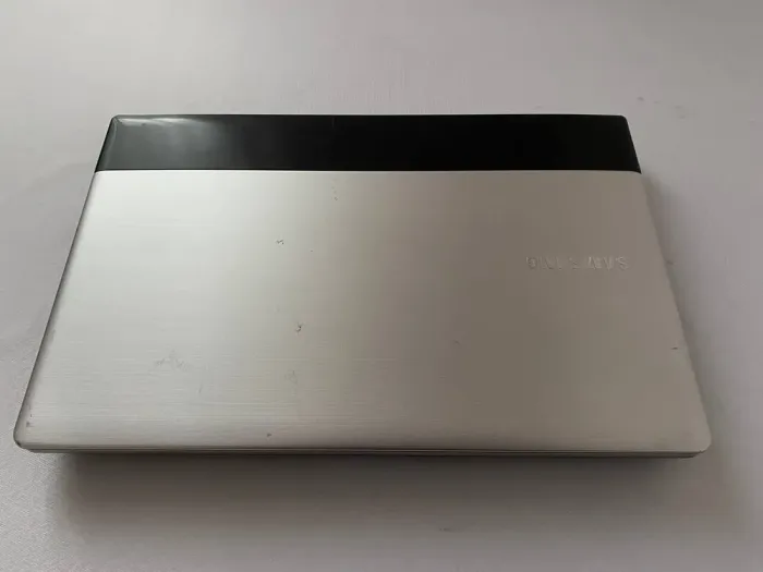 Ноутбук Б-клас Samsung NP300E5A / 15.6" (1366x768) TN / Intel Core i5-2430M (2 (4) ядра по 2.4 - 3.0 GHz) / 8 GB DDR3 / 240 GB SSD / nVidia GeForce GT 520MX, 1 GB GDDR3, 64-bit / WebCam / DVD-ROM б/в - зображення 9