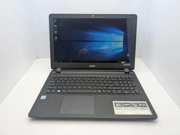 Ноутбук Acer Aspire ES1-572 / 15.6" (1366x768) TN / Intel Core i5-6200U (2 (4) ядра по 2.3 - 2.8 GHz) / 4 GB DDR4 / 240 GB SSD / Intel HD Graphics 520 / WebCam б/в - зображення 2