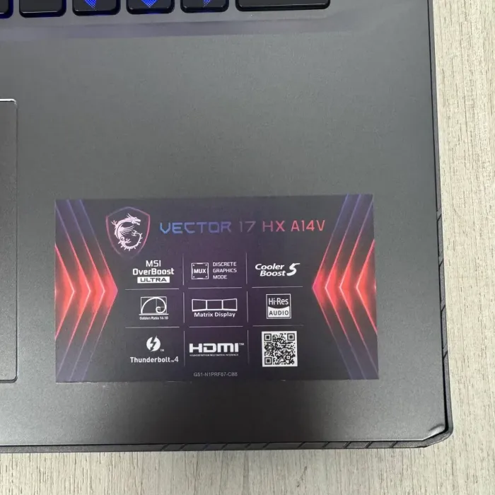 Ігровий ноутбук Б-класу MSI Vector 17 HX A14VGG / 17,3" (2560×1440) IPS / Intel Core i9-14900HX (24 (32) ядер по 2,2 - 5,7 ГГц) / 32 ГБ DDR5 / 1000 ГБ SSD NVMe / nVidia GeForce RTX 4070, 8 ГБ GDDR6, 128-біт / Веб-камера б/в - зображення 3