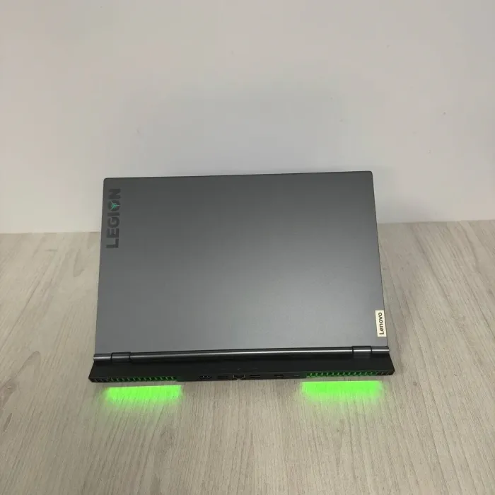 Ігровий ноутбук Lenovo Legion 7 15IMHg05 / 15.6" (1920x1080) IPS / Intel Core i7-10875H (8 (16) ядер по 2,3 - 5,1 ГГц) / 16 ГБ DDR4 / 512 ГБ SSD / nVidia GeForce RTX 2080 Super Max-Q, 8 ГБ GDDR6, 256-біт / WebCam б/в - зображення 8