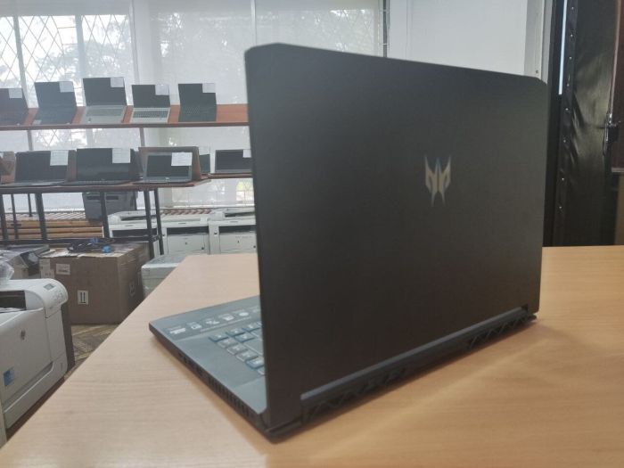 Ігровий ноутбук Acer Predator Triton 500 PT515-52 / 15.6" (1920x1080) IPS / Intel Core i7-10750H (6 (12) ядер по 2.6 - 5.0 GHz) / 16 GB DDR4 / 1000 GB SSD M.2 / nVidia GeForce RTX 2080 Super, 8 GB GDDR6, 256-bit / WebCam / Win 11 Home б/в - зображення 5
