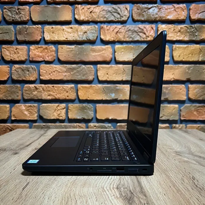 Нетбук Dell Latitude 12 E5270 / 12.5" (1920x1080) IPS / Intel Core i5-6300U (2 (4) ядра по 2.4-3 GHz) / 8 GB DDR3 / 512 GB SSD / HD Graphics 520 / WebCam / HDMI б/в - зображення 6