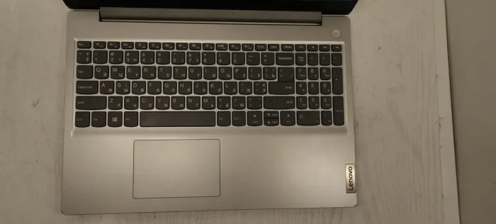 Ігровий ноутбук Lenovo IdeaPad / 15.6" TN / Intel Core i3-1005G1 (2(4) ядра по 1.2-3.4GHz) / 8GB DDR4 / 256GB SSD / GeForce MX330, 2GB GDDR5, 64bit / WebCam / АКБ NEW б/в - зображення 3