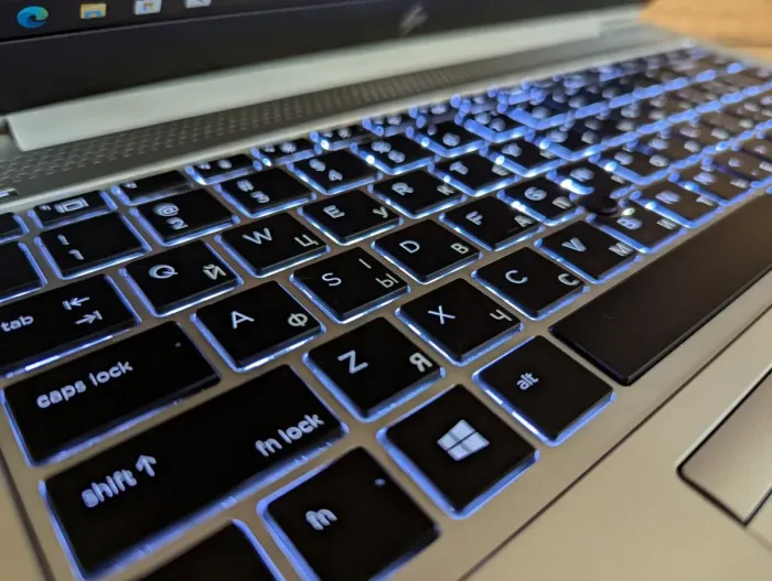 Ультрабук Б-клас HP EliteBook 840 G6 / 14" (1920x1080) IPS / Intel Core i5-8265U (4 (8) ядра по 1.6 - 3.9 GHz) / 16 GB DDR4 / 512 GB SSD / Intel UHD Graphics 620 / WebCam / TouchID / Windows 10 б/в - зображення 7