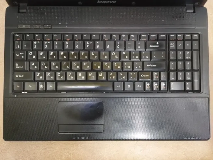 Ноутбук Lenovo G560 / 15.6" (1366x768) TN / Intel Pentium P6200 (2 ядра по 2.13 GHz) / 4 GB DDR3 / 120 GB SSD / Intel HD Graphics / WebCam б/в - зображення 3