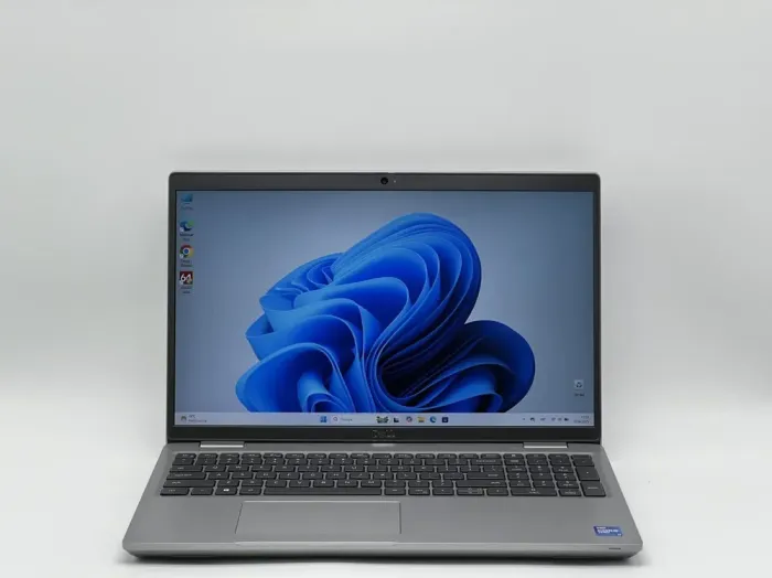 Ультрабук Dell Latitude 5521 / 15.6" (1920x1080) IPS / Intel Core i7-11850H (8 (16) ядер по 2.5 - 4.8 GHz) / 16 GB DDR4 / 240 GB SSD / nVidia GeForce MX450, 2 GB GDDR6, 64-bit / WebCam б/в - зображення 2