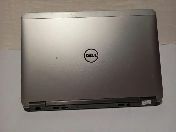 Нетбук Б-клас Dell Latitude E7240 / 12.5" (1366x768) TN / Intel Core i5-4300U (2 (4) ядра по 1.9 - 2.9 GHz) / 8 GB DDR3 / 128 GB SSD / Intel HD Graphics 4400 / WebCam / АКБ не держит б/в - зображення 4
