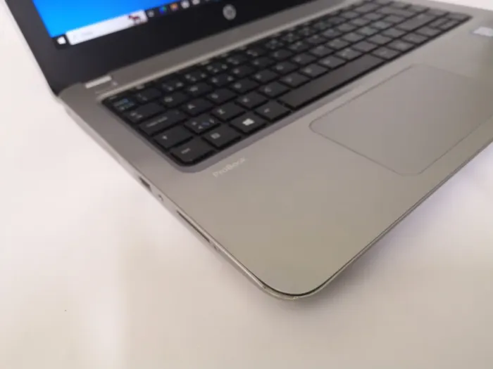 Ноутбук Б-клас HP ProBook 430 G4 / 13.3" (1366x768) TN / Intel Core i3-7100U (2 (4) ядра по 2.4 GHz) / 4 GB DDR4 / 240 GB SSD / Intel HD Graphics 620 / WebCam / HDMI / Windows 10 Pro б/в - зображення 4