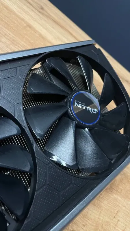 Дискретна відеокарта AMD Radeon RX 5700 XT, 8 GB GDDR6, 256-bit / 2x HDMI, 2x DisplayPort б/в - зображення 3