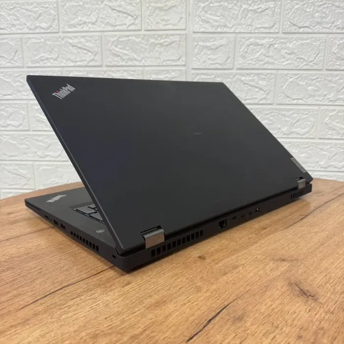 Мобільна робоча станція Б-клас Lenovo ThinkPad P17 Gen 1 / 17.3" (1920x1080) IPS / Intel Core i7-10850H (6 (12) ядер по 2.7 - 5.1 GHz) / 16 GB DDR4 / 500 GB SSD / nVidia Quadro T1000, 4 GB DDR5, 128-bit / WebCam б/в - зображення 6