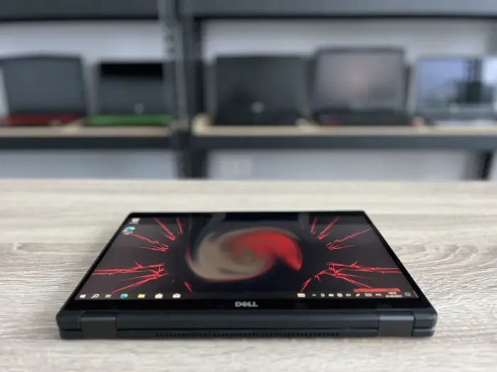 Ультрабук Б-клас Dell Latitude 7390 / 13.3" (1920x1080) TN / Intel Core i3-8130U (2 (4) ядра по 2.2 - 3.4 GHz) / 4 GB DDR3 / 512 GB SSD / Intel UHD Graphics 620 / WebCam / HDMI б/в - зображення 10