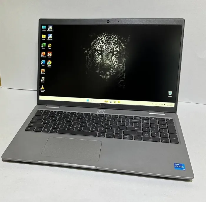 Ультрабук Б-клас Dell Precision 3560 / 15.6" (1920x1080) IPS / Intel Core i5-1135G7 (4 (8) ядра по 4.2 GHz) / 16 GB DDR4 / 256 GB SSD / Intel Iris Xe Graphics / WebCam б/в - зображення 2