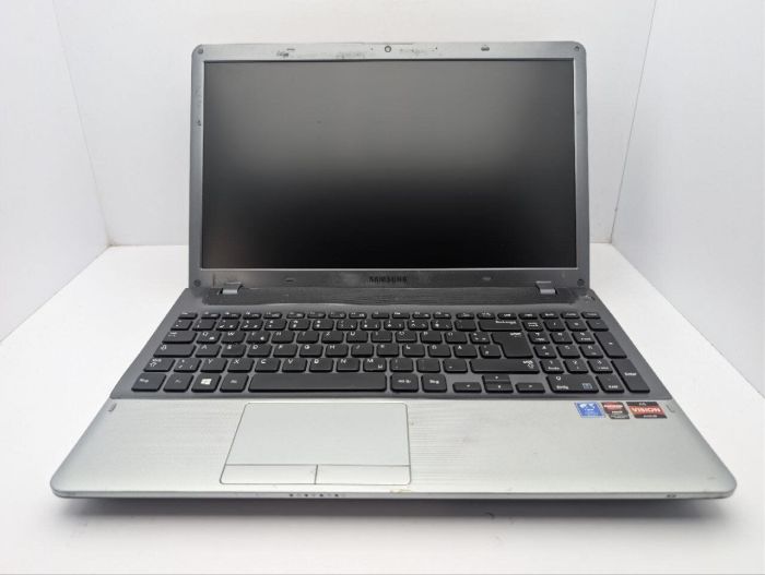 Ноутбук Samsung NP355V5C / 15.6" (1366x768) TN / AMD A6-4400M (2 (4) ядра по 2.1 GHz) / 6 GB DDR3 / 750 GB HDD / AMD Radeon HD 7520G Graphics / WebCam б/в - изображение 3