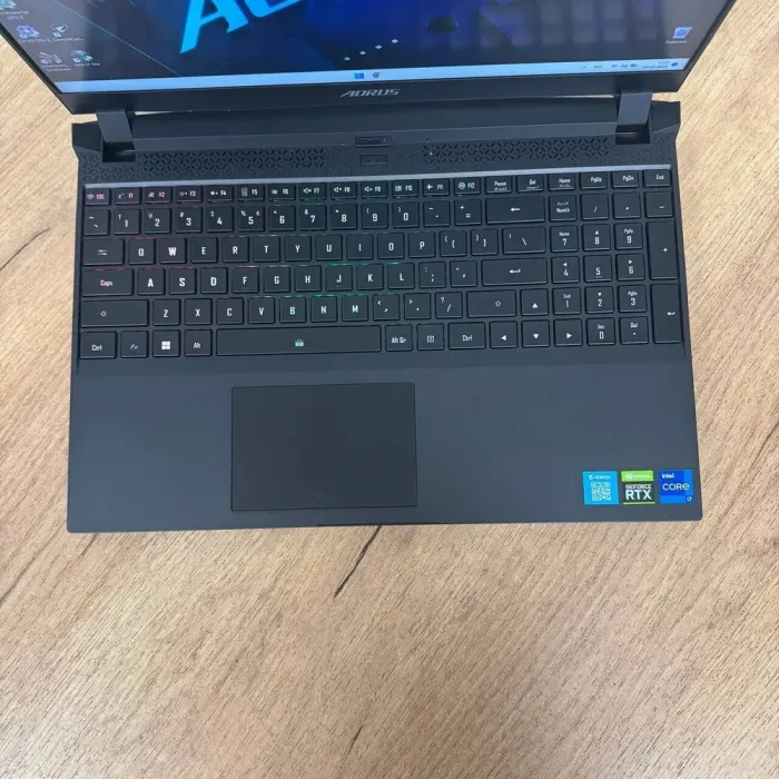 Ігровий ноутбук Б-клас Gigabyte Aorus 15P YD / 15.6" (1920x1080) IPS / Intel Core i7-11800H (8 (16) ядер по 2.3 - 4.6 GHz) / 16 GB DDR4 / 512 GB SSD / nVidia GeForce RTX 3080, 16 GB GDDR6, 256-bit / WebCam б/в - зображення 7