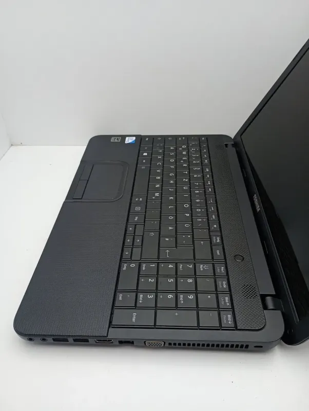 Ноутбук Toshiba C850 / 15.6" (1366x768) TN / Intel Pentium 2020M (2 ядра по 2.4 GHz) / 8 GB DDR3 / 640 GB HDD / Intel HD Graphics / WebCam б/в - зображення 6